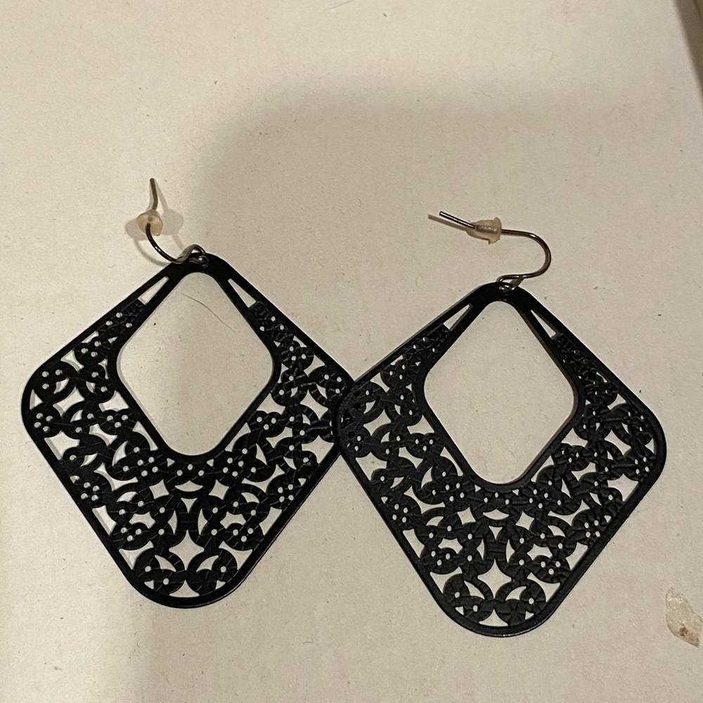 Elegant Black Filigree Earrings